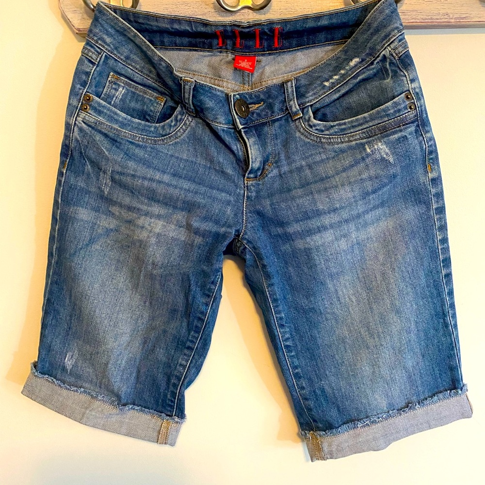 Women’s Elle denim shorts size 2 low rise medium washed distressed